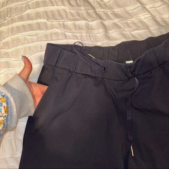 On the Fly Short Black - Picture 2 of 4